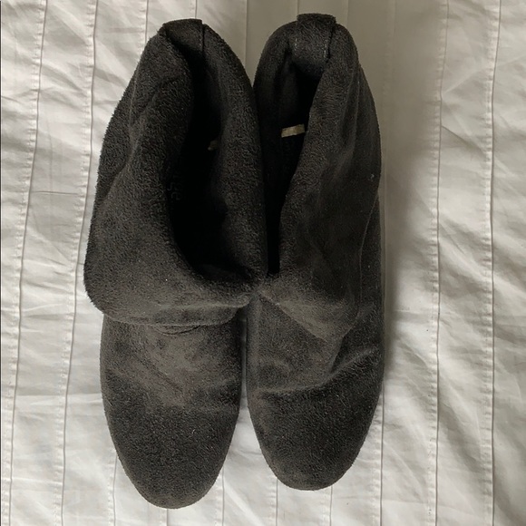 Beautiful booties - Picture 2 of 3